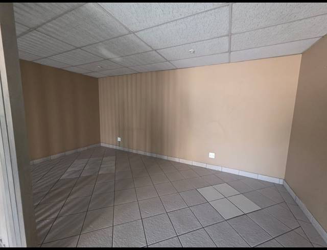 1,500M² OFFICE FOR SALE IN THREE RIVERS